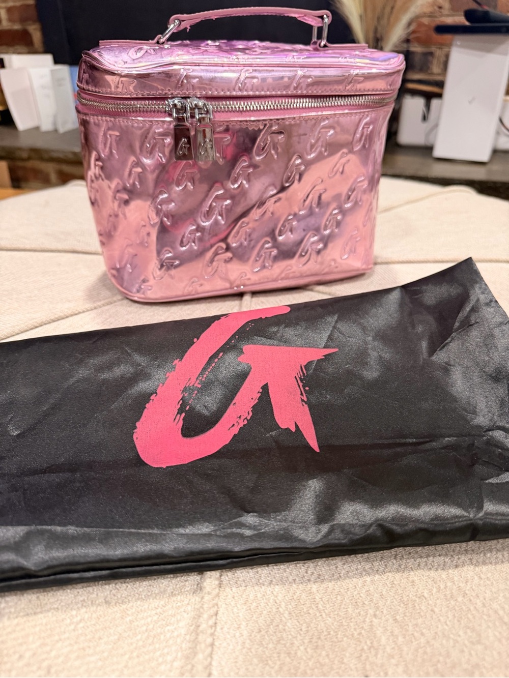 Glamaholic Lifestyle Large Mirror Pink Toiletry Bag - Picture 3 of 5